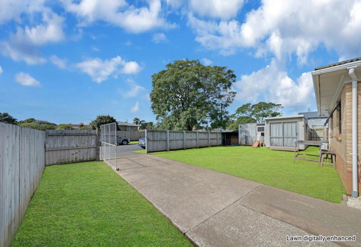 Brick 3 beds 1 bath house with standalone double garage on 561m2 section, close to Pukekohe township, schools, childcare centres, parks, and public transport, 0.2 km to Pukekohe North School, 34 Montgomery Avenue, Pukekohe, Auckland