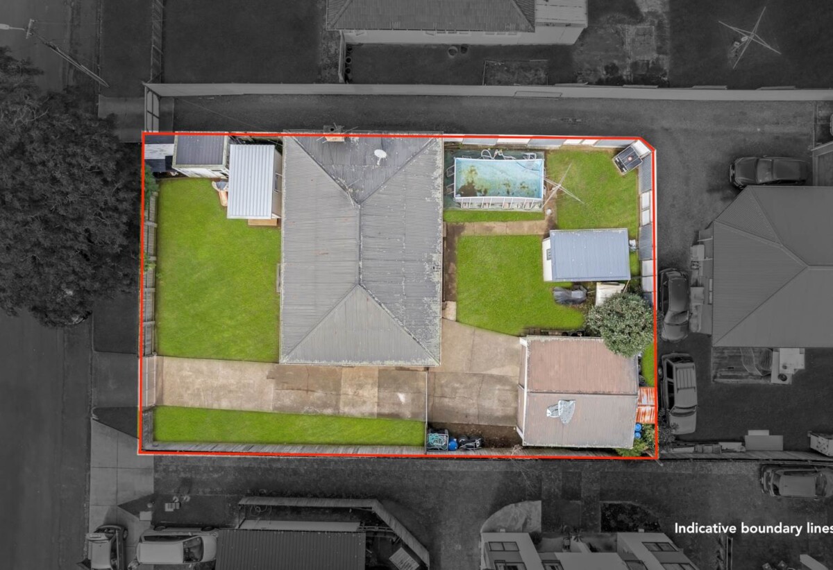 Brick 3 beds 1 bath house with standalone double garage on 561m2 section, close to Pukekohe township, schools, childcare centres, parks, and public transport, 0.2 km to Pukekohe North School, 34 Montgomery Avenue, Pukekohe, Auckland