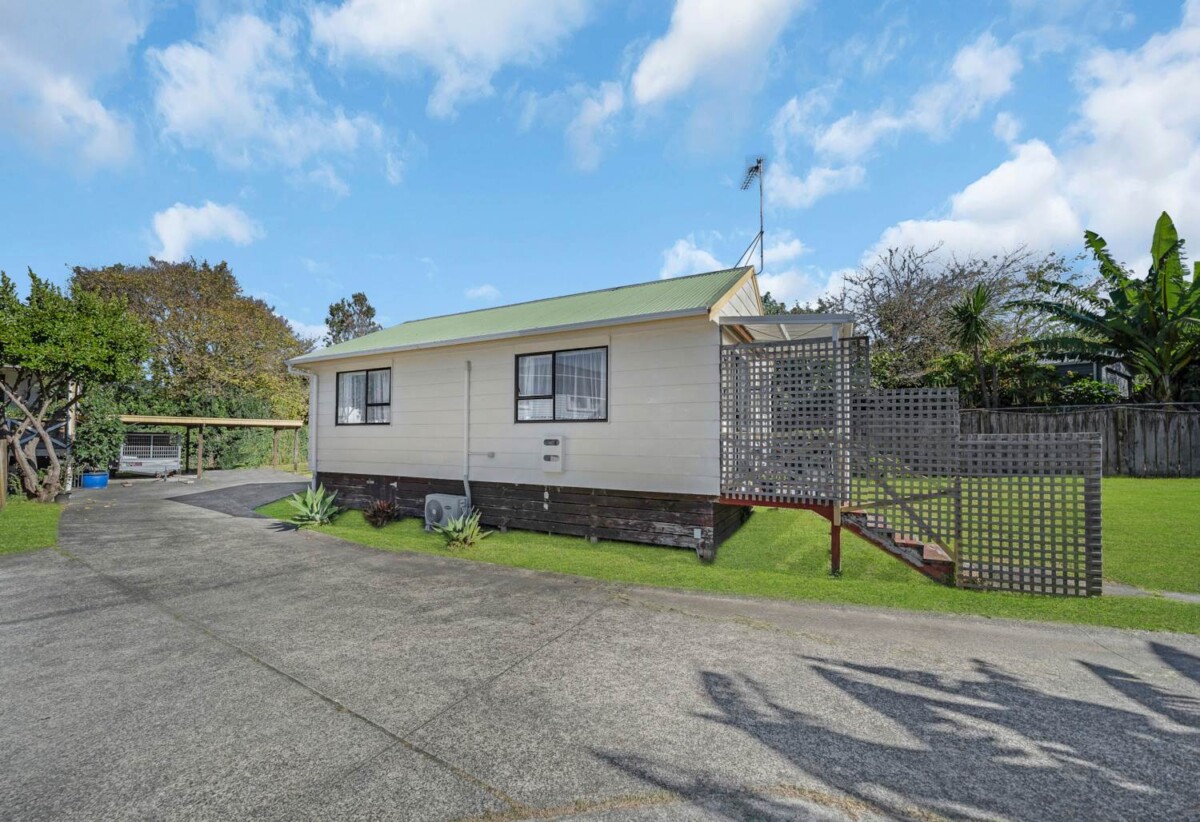 Home and income, 2 Standalone 2 beds 1 bath home with carport on 768m2 section ( one freehold title), currently tenanted, ( 1 tenant 9+ year and 2nd tenant 20+ years), Minutes to WestCity Waitakere shopping centre, schools, easy motorway access, 0.6 km to Waitakere College, 45A Mildmay Road, Henderson, Auckland