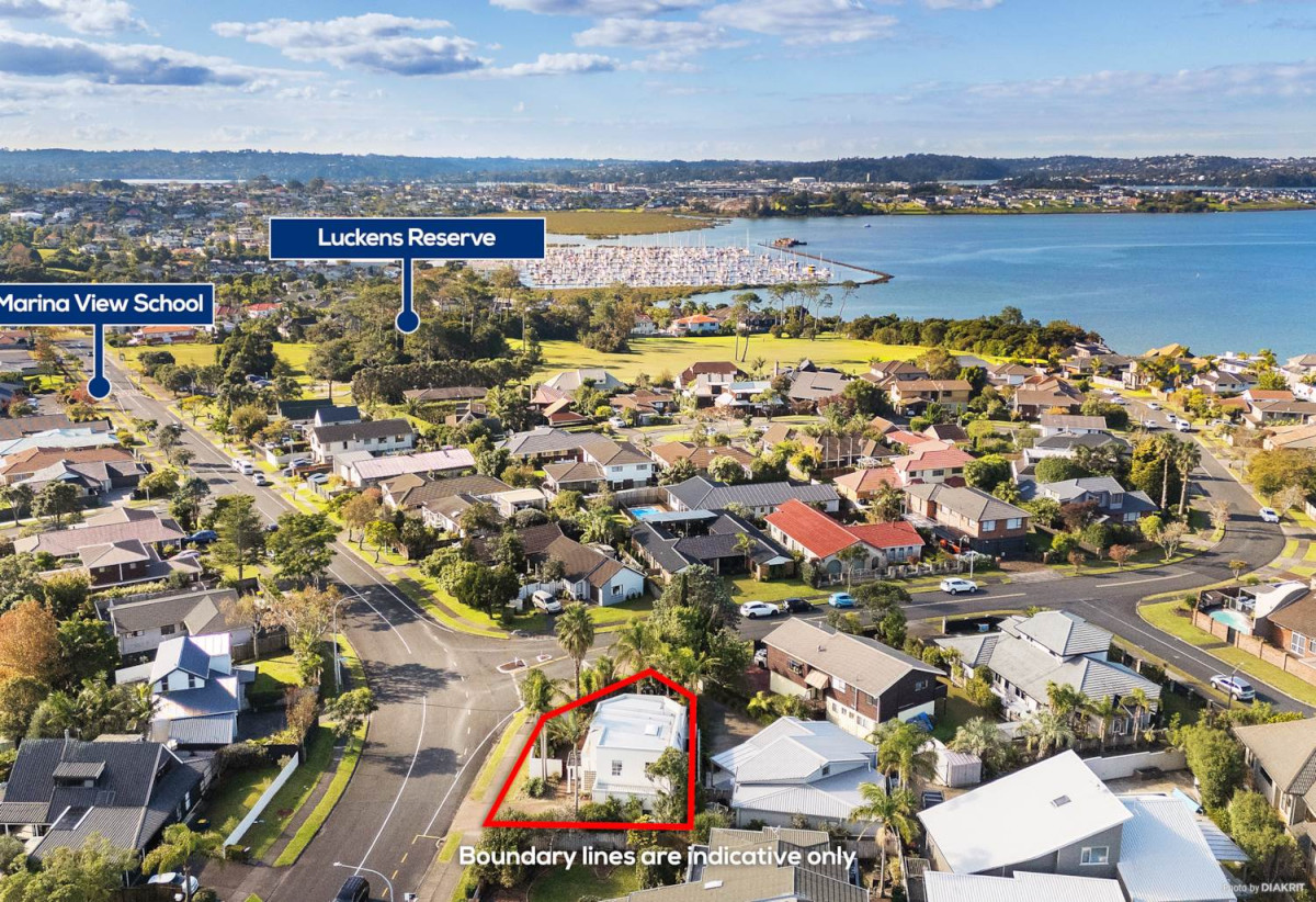 Once in 9 years, 3 beds 2.5 baths house with double garage, 0.4 km to Marina View School, 205 Luckens Road, West Harbour, Auckland