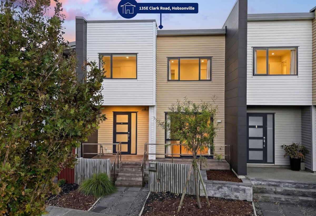 4 beds 2.5 baths home with double standalone double garage, Floor area – 179sqm (includes house 143sqm, garage 36sqm), CV 2024 – $1.15M, close to shops, schools, easy motorway access, 0.4 km to Hobsonville Point Secondary School, 0.5 km to Hobsonville Point Primary School, 135E Clark Road, Hobsonville, Auckland