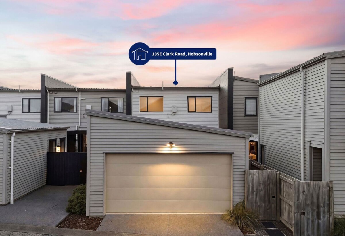 4 beds 2.5 baths home with double standalone double garage, Floor area – 179sqm (includes house 143sqm, garage 36sqm), CV 2024 – $1.15M, close to shops, schools, easy motorway access, 0.4 km to Hobsonville Point Secondary School, 0.5 km to Hobsonville Point Primary School, 135E Clark Road, Hobsonville, Auckland