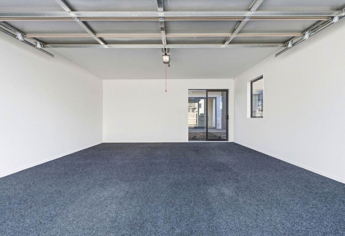 4 beds 2.5 baths home with double standalone double garage, Floor area – 179sqm (includes house 143sqm, garage 36sqm), CV 2024 – $1.15M, close to shops, schools, easy motorway access, 0.4 km to Hobsonville Point Secondary School, 0.5 km to Hobsonville Point Primary School, 135E Clark Road, Hobsonville, Auckland