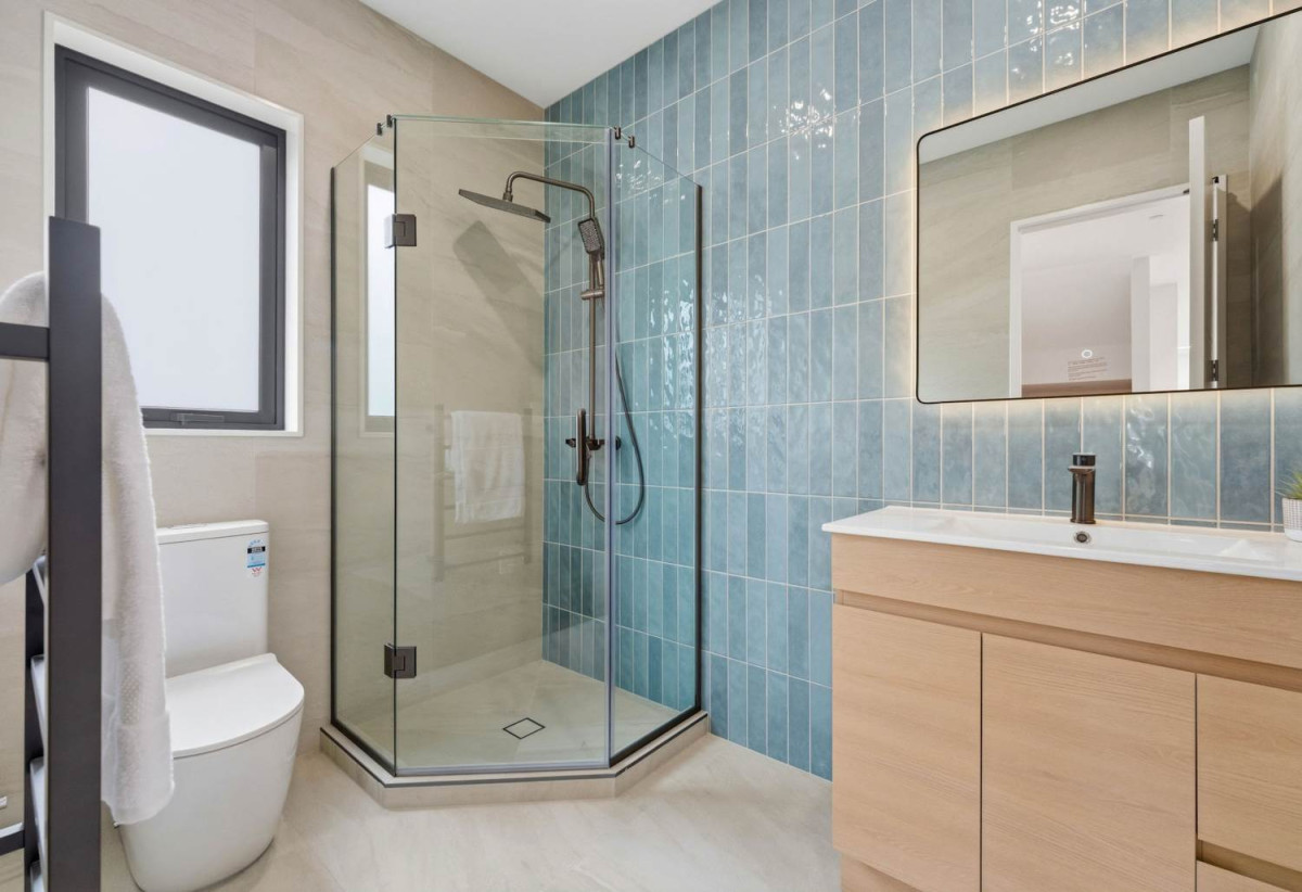 Rangitoto College zone, Brandnew standalone 4 beds 4 baths home with garage, with Rothesay Bay Beach just a short stroll away and Browns Bay village nearby, 0.2 km to Browns Bay School, Lot 7/30 Kiteroa Terrace, Rothesay Bay, Auckland