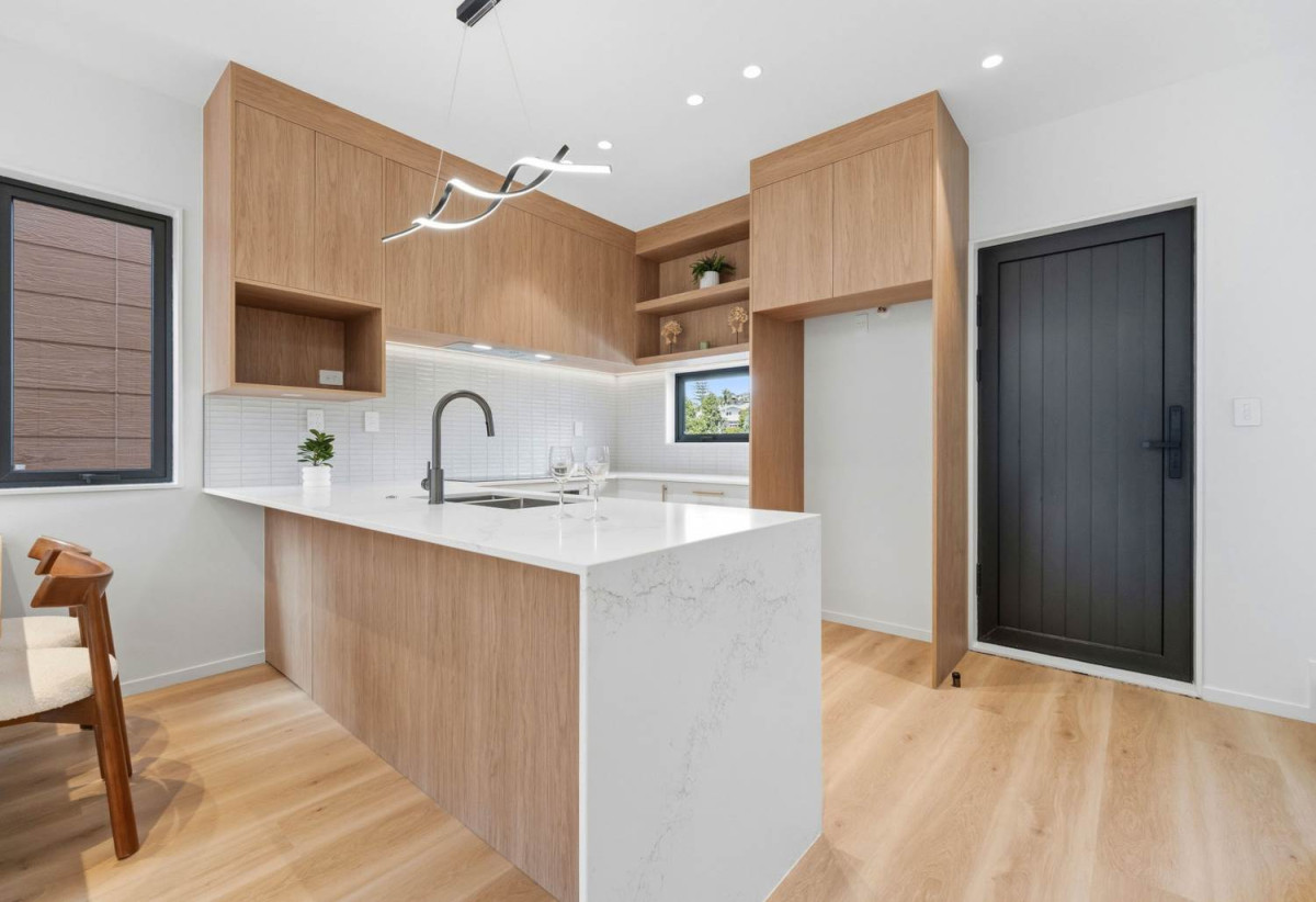 Must sell, Rangitoto College zone, Brandnew standalone 4 beds (2 ensuites) 3.5 baths home with garage, move-in ready, close to schools, shopping centre, beaches, 0.2 km to Browns Bay School, Lot 8/30 Kiteroa Terrace, Rothesay Bay, Auckland