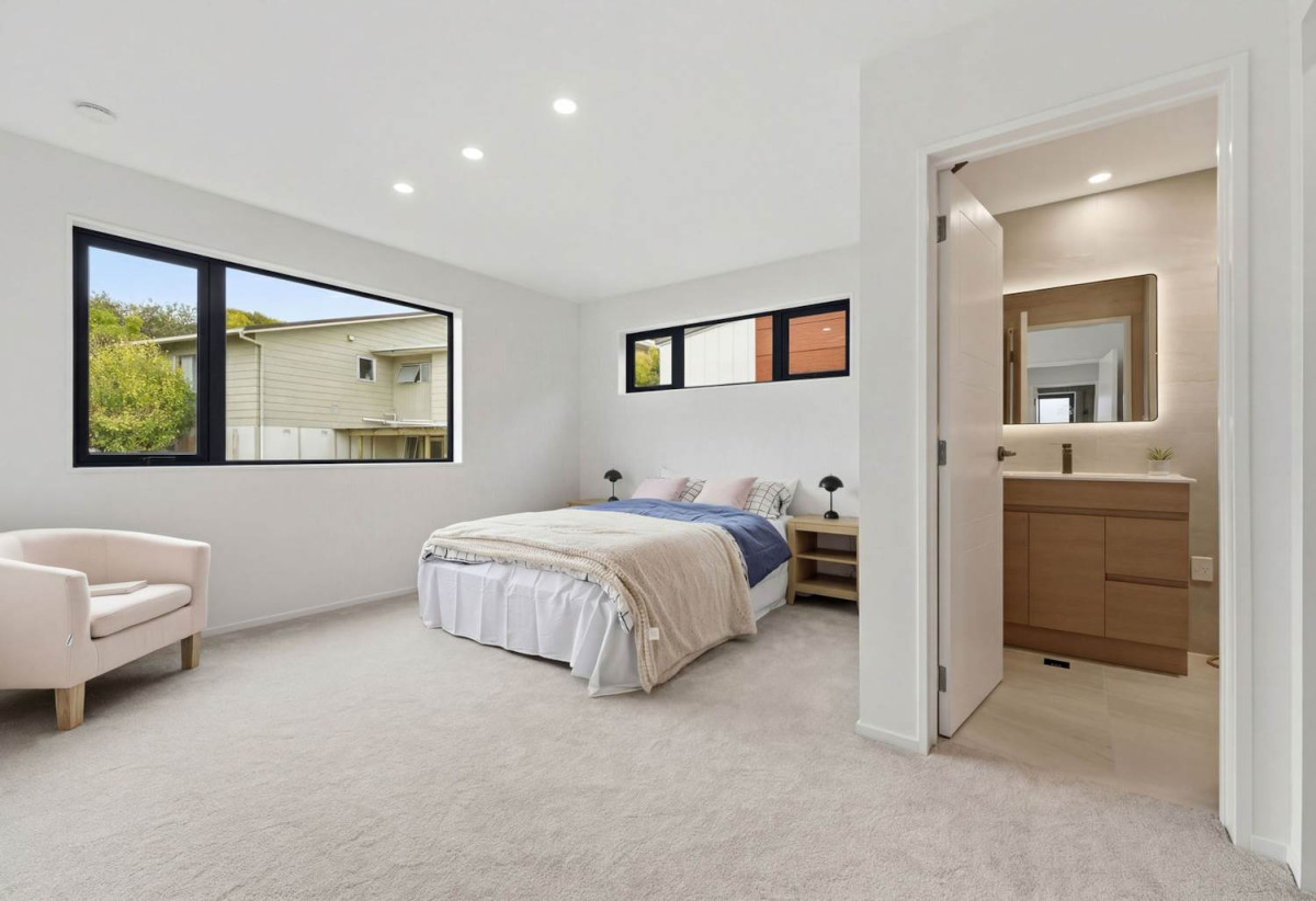Must sell, Rangitoto College zone, Brandnew standalone 4 beds (2 ensuites) 3.5 baths home with garage, move-in ready, close to schools, shopping centre, beaches, 0.2 km to Browns Bay School, Lot 8/30 Kiteroa Terrace, Rothesay Bay, Auckland