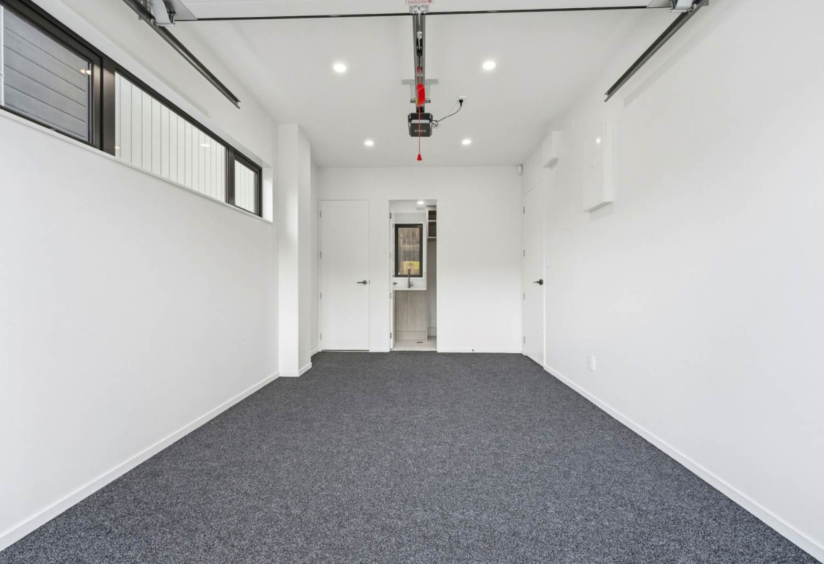 Must sell, Rangitoto College zone, Brandnew standalone 4 beds (2 ensuites) 3.5 baths home with garage, move-in ready, close to schools, shopping centre, beaches, 0.2 km to Browns Bay School, Lot 8/30 Kiteroa Terrace, Rothesay Bay, Auckland