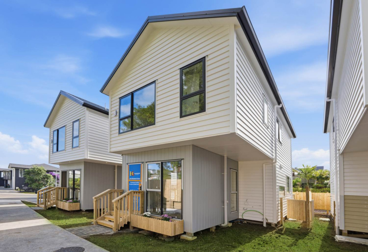 Brandnew standalone 3 beds 2.5 baths home with car park, minutes from Howick Village, local cafés, Pak’nSave, and well-regarded schools. 0.4 km to Howick Primary School, 14 Vida Place, Howick, Auckland