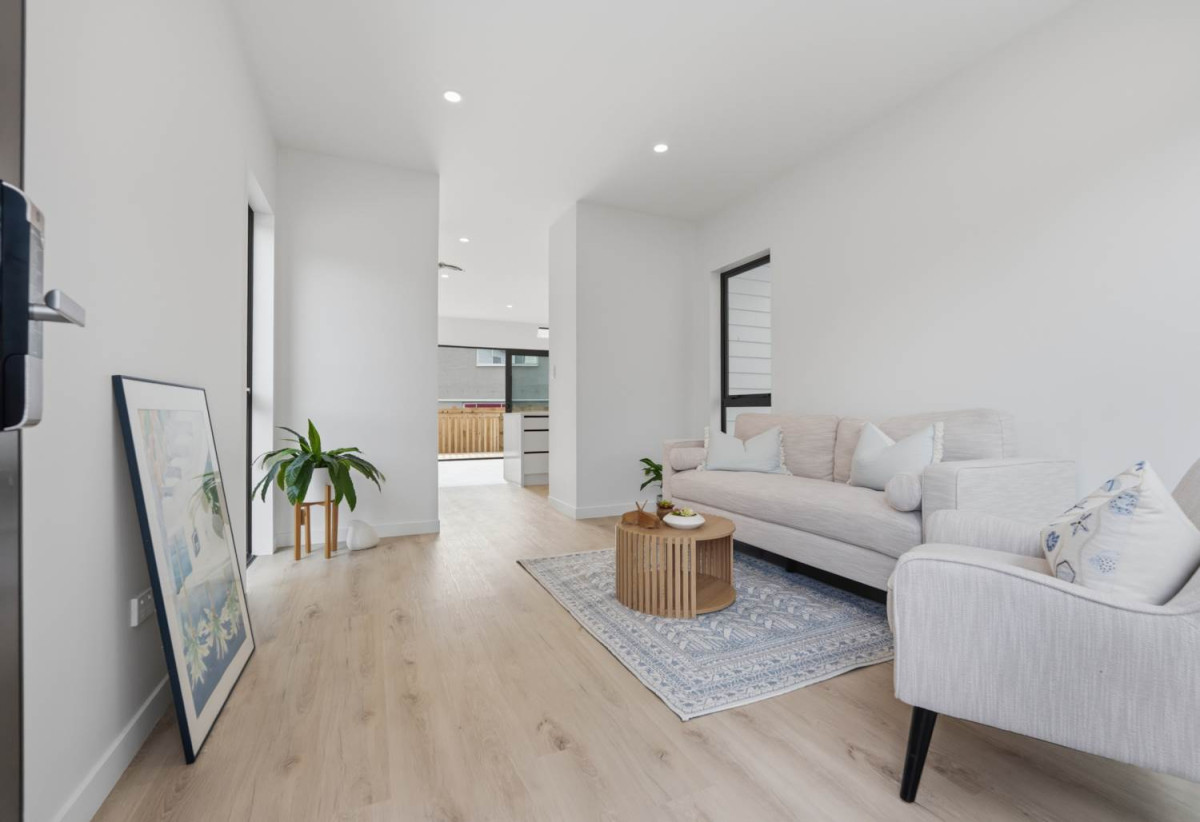 Brandnew standalone 3 beds 2.5 baths home with car park, minutes from Howick Village, local cafés, Pak’nSave, and well-regarded schools. 0.4 km to Howick Primary School, 14 Vida Place, Howick, Auckland