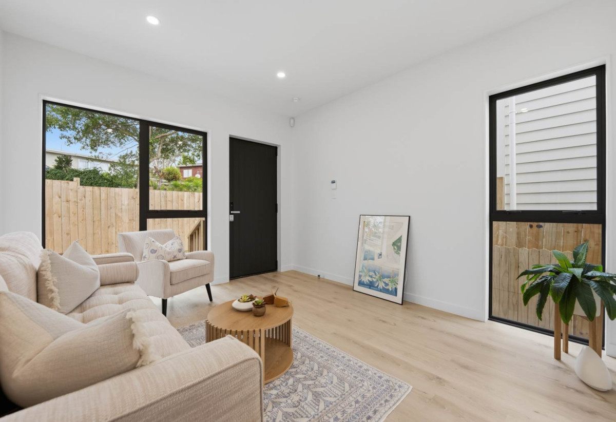 Brandnew standalone 3 beds 2.5 baths home with car park, minutes from Howick Village, local cafés, Pak’nSave, and well-regarded schools. 0.4 km to Howick Primary School, 14 Vida Place, Howick, Auckland