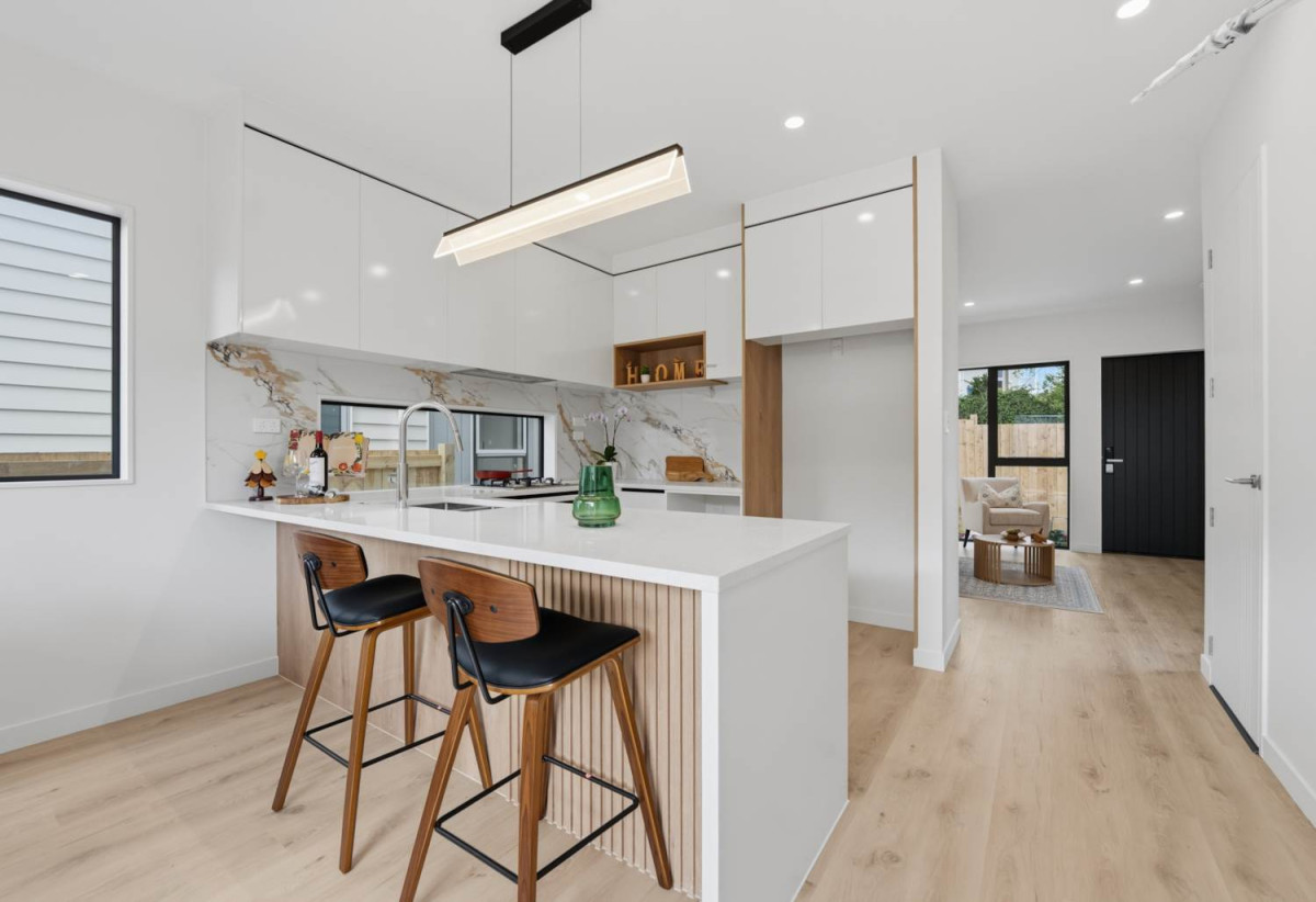 Brandnew standalone 3 beds 2.5 baths home with car park, minutes from Howick Village, local cafés, Pak’nSave, and well-regarded schools. 0.4 km to Howick Primary School, 14 Vida Place, Howick, Auckland