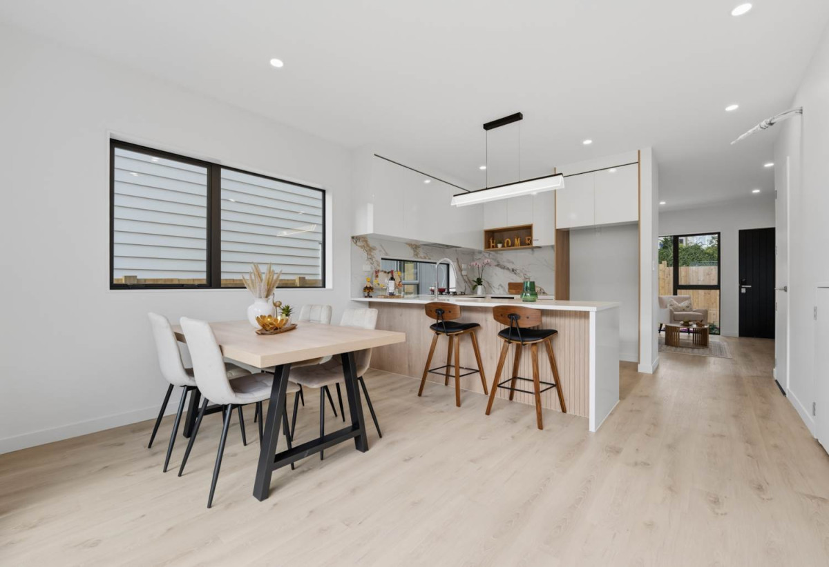 Brandnew standalone 3 beds 2.5 baths home with car park, minutes from Howick Village, local cafés, Pak’nSave, and well-regarded schools. 0.4 km to Howick Primary School, 14 Vida Place, Howick, Auckland