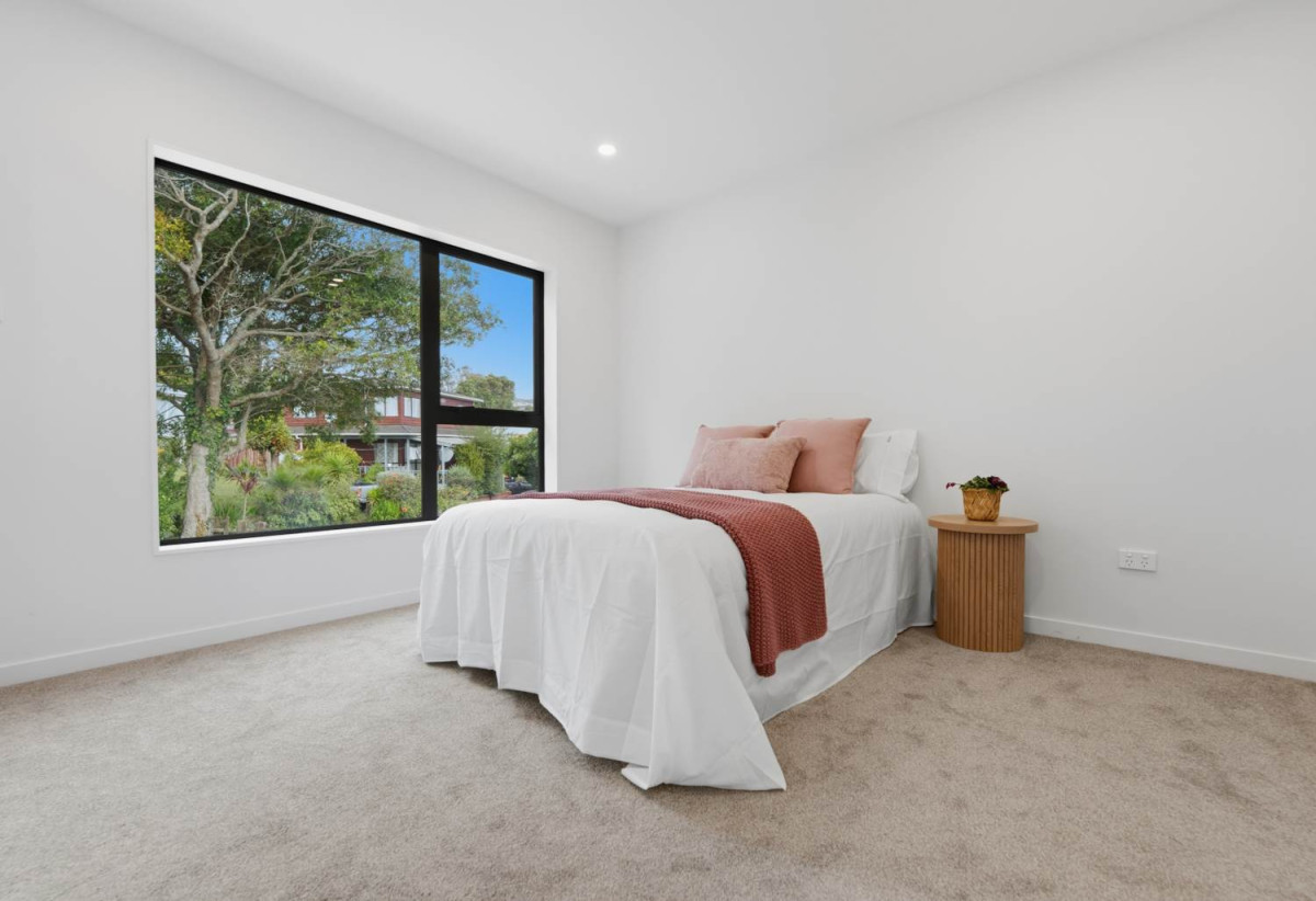 Brandnew standalone 3 beds 2.5 baths home with car park, minutes from Howick Village, local cafés, Pak’nSave, and well-regarded schools. 0.4 km to Howick Primary School, 14 Vida Place, Howick, Auckland