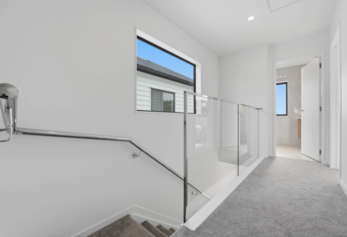 Brandnew standalone 3 beds 2.5 baths home with car park, minutes from Howick Village, local cafés, Pak’nSave, and well-regarded schools. 0.4 km to Howick Primary School, 14 Vida Place, Howick, Auckland