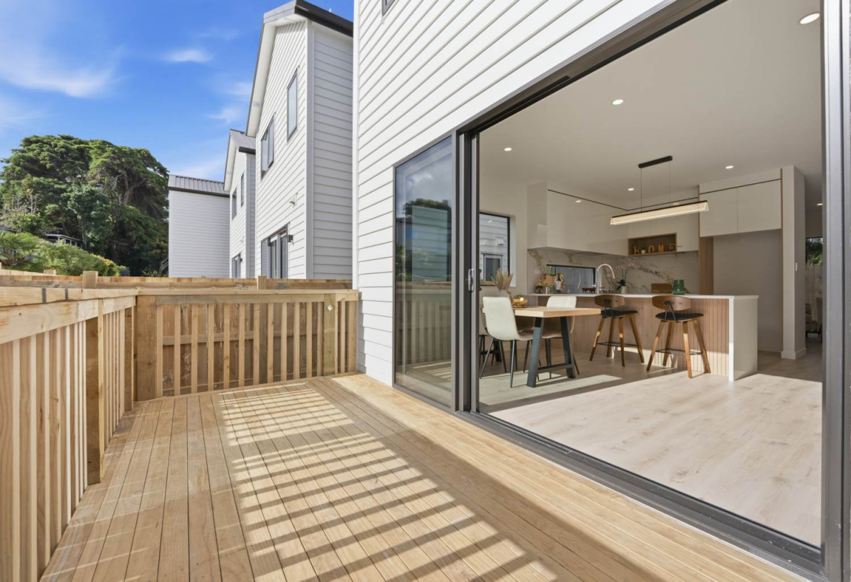 Brandnew standalone 3 beds 2.5 baths home with car park, minutes from Howick Village, local cafés, Pak’nSave, and well-regarded schools. 0.4 km to Howick Primary School, 14 Vida Place, Howick, Auckland