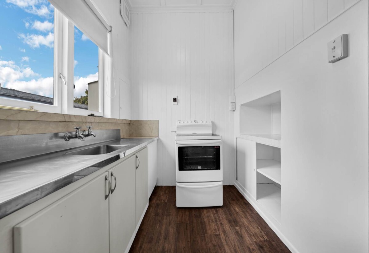 3 beds + study 1 bath house with carport on 419m2 section, minutes from Otahuhu town centre, motorway access, 0.4 km to Otahuhu College, 5 Chelsea Avenue, Otahuhu, Auckland