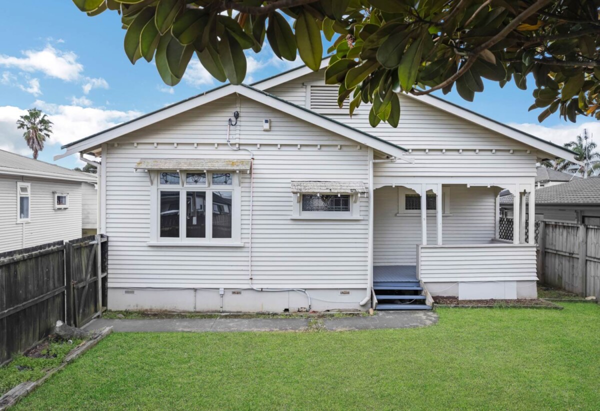 3 beds + study 1 bath house with carport on 419m2 section, minutes from Otahuhu town centre, motorway access, 0.4 km to Otahuhu College, 5 Chelsea Avenue, Otahuhu, Auckland