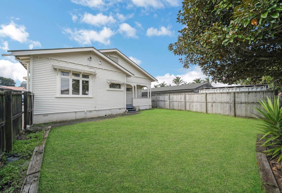3 beds + study 1 bath house with carport on 419m2 section, minutes from Otahuhu town centre, motorway access, 0.4 km to Otahuhu College, 5 Chelsea Avenue, Otahuhu, Auckland