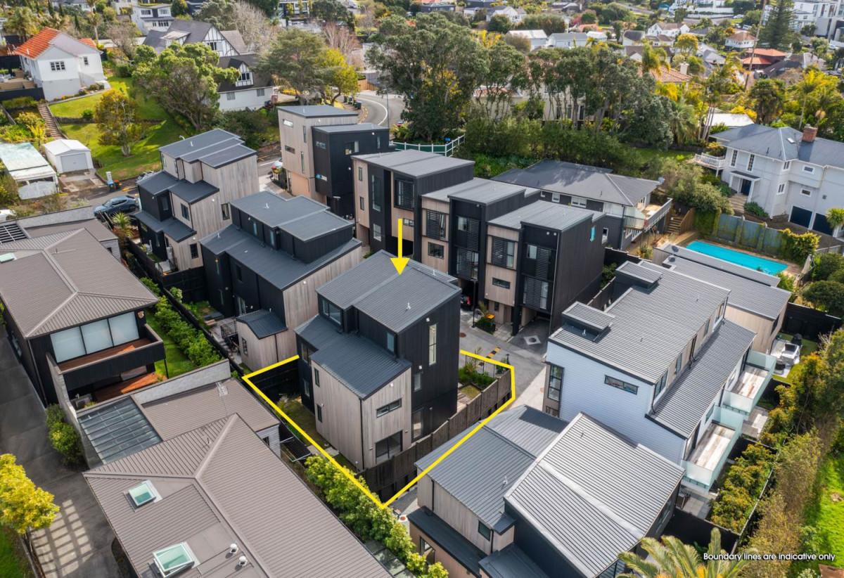 Brandnew standalone 3 beds (3 ensuites) 3.5 baths house with garage, 1 ensuite ground floor, close to schools, beaches, shops, parks, Eastridge shopping centre, CBD, 0.5 km to Orakei School, 54B Tautari Street, Orakei, Auckland