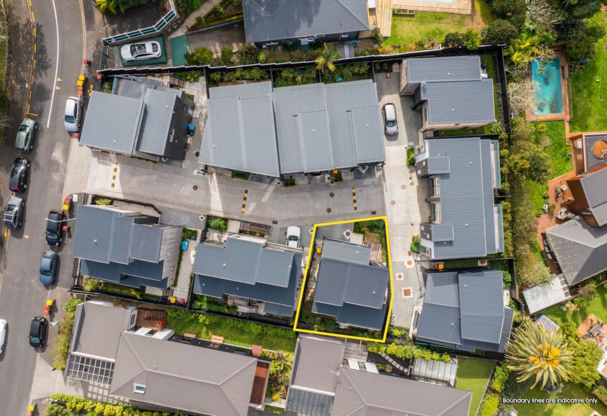 Brandnew standalone 3 beds (3 ensuites) 3.5 baths house with garage, 1 ensuite ground floor, close to schools, beaches, shops, parks, Eastridge shopping centre, CBD, 0.5 km to Orakei School, 54B Tautari Street, Orakei, Auckland