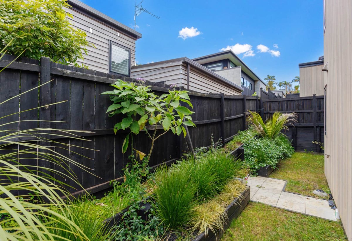Brandnew standalone 3 beds (3 ensuites) 3.5 baths house with garage, 1 ensuite ground floor, close to schools, beaches, shops, parks, Eastridge shopping centre, CBD, 0.5 km to Orakei School, 54B Tautari Street, Orakei, Auckland