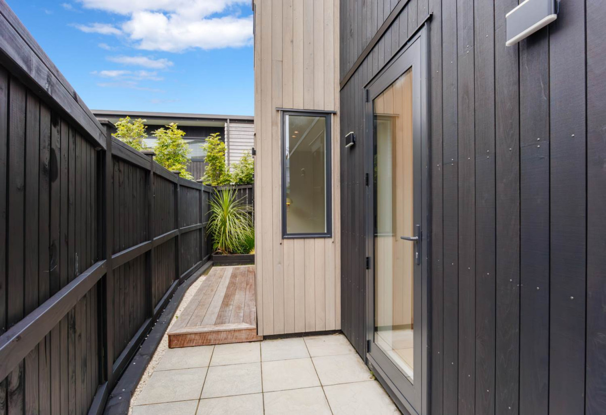 Brandnew standalone 3 beds (3 ensuites) 3.5 baths house with garage, 1 ensuite ground floor, close to schools, beaches, shops, parks, Eastridge shopping centre, CBD, 0.5 km to Orakei School, 54B Tautari Street, Orakei, Auckland