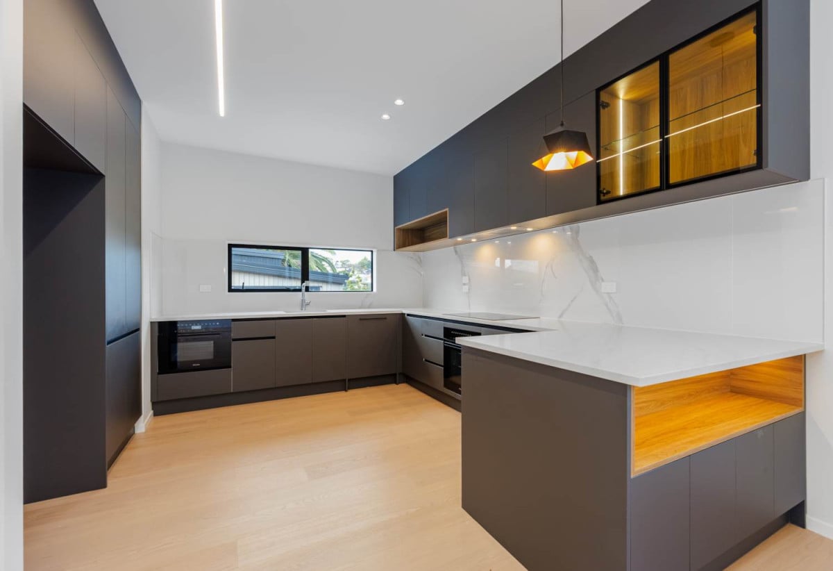 Brandnew standalone 3 beds (3 ensuites) 3.5 baths house with garage, 1 ensuite ground floor, close to schools, beaches, shops, parks, Eastridge shopping centre, CBD, 0.5 km to Orakei School, 54B Tautari Street, Orakei, Auckland