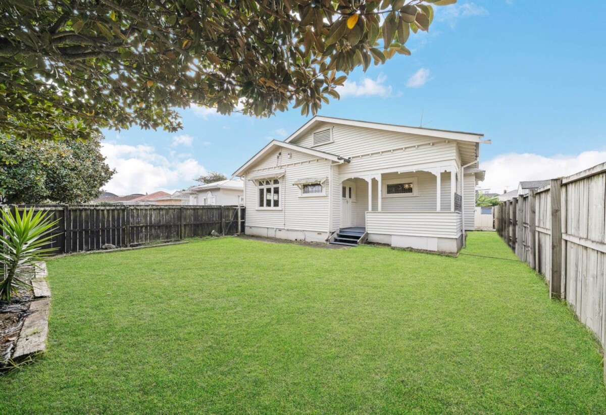 3 beds + study 1 bath house with carport on 419m2 section, minutes from Otahuhu town centre, motorway access, 0.4 km to Otahuhu College, 5 Chelsea Avenue, Otahuhu, Auckland