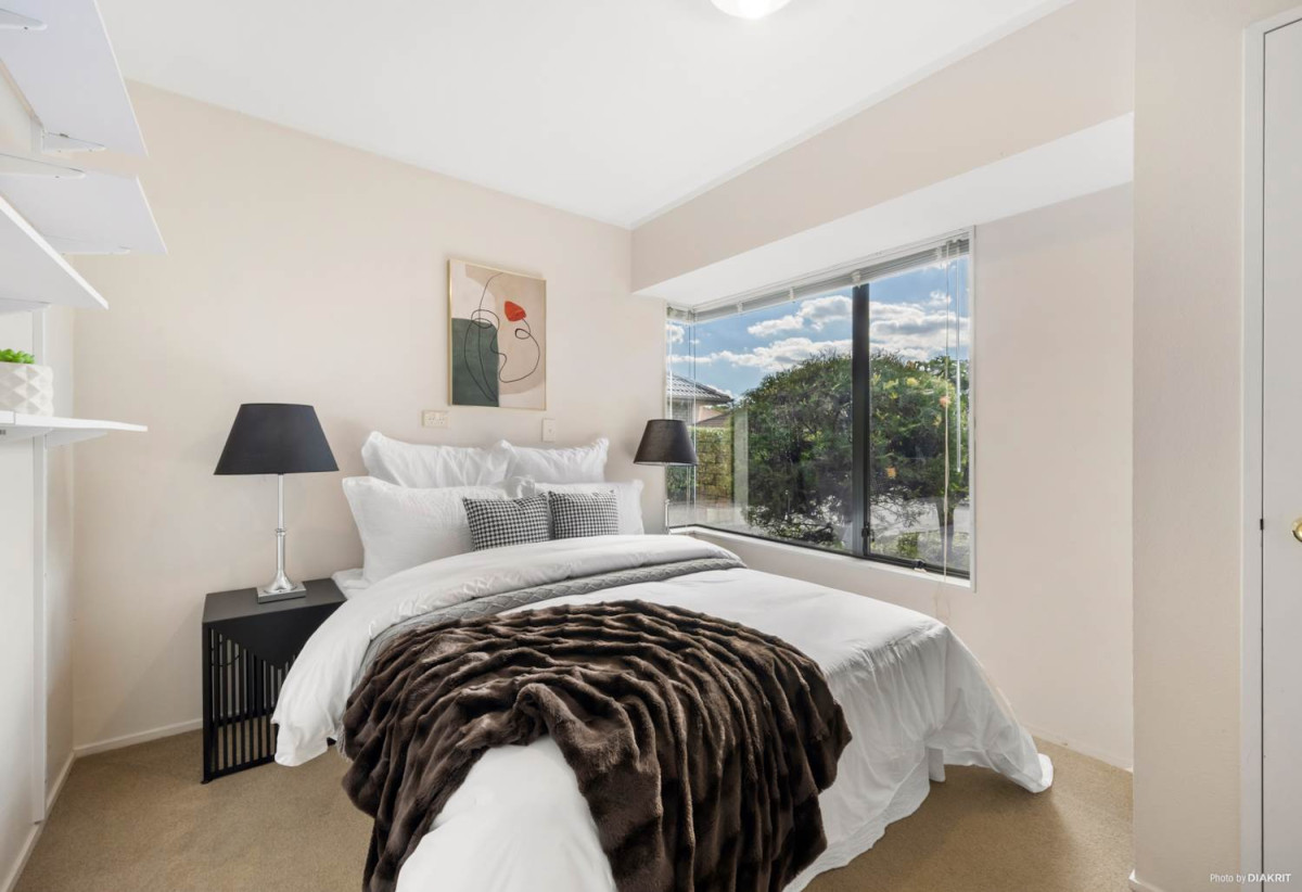 Brick and tile 3 beds 2 baths house with double garage, moments from Botany Town Centre, local parks, schools, 1.2 km to Botany Downs School, 3/6 Marbeth Court, Botany Downs, Auckland