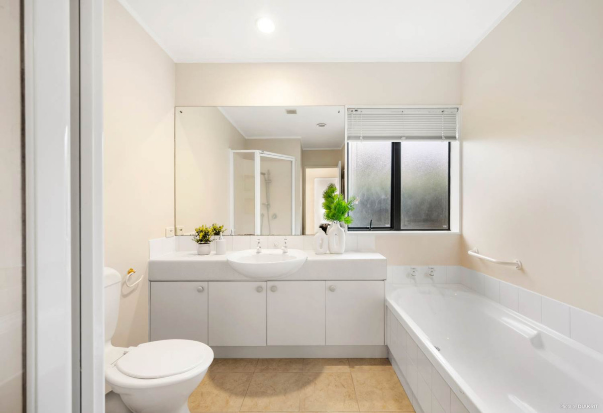 Brick and tile 3 beds 2 baths house with double garage, moments from Botany Town Centre, local parks, schools, 1.2 km to Botany Downs School, 3/6 Marbeth Court, Botany Downs, Auckland