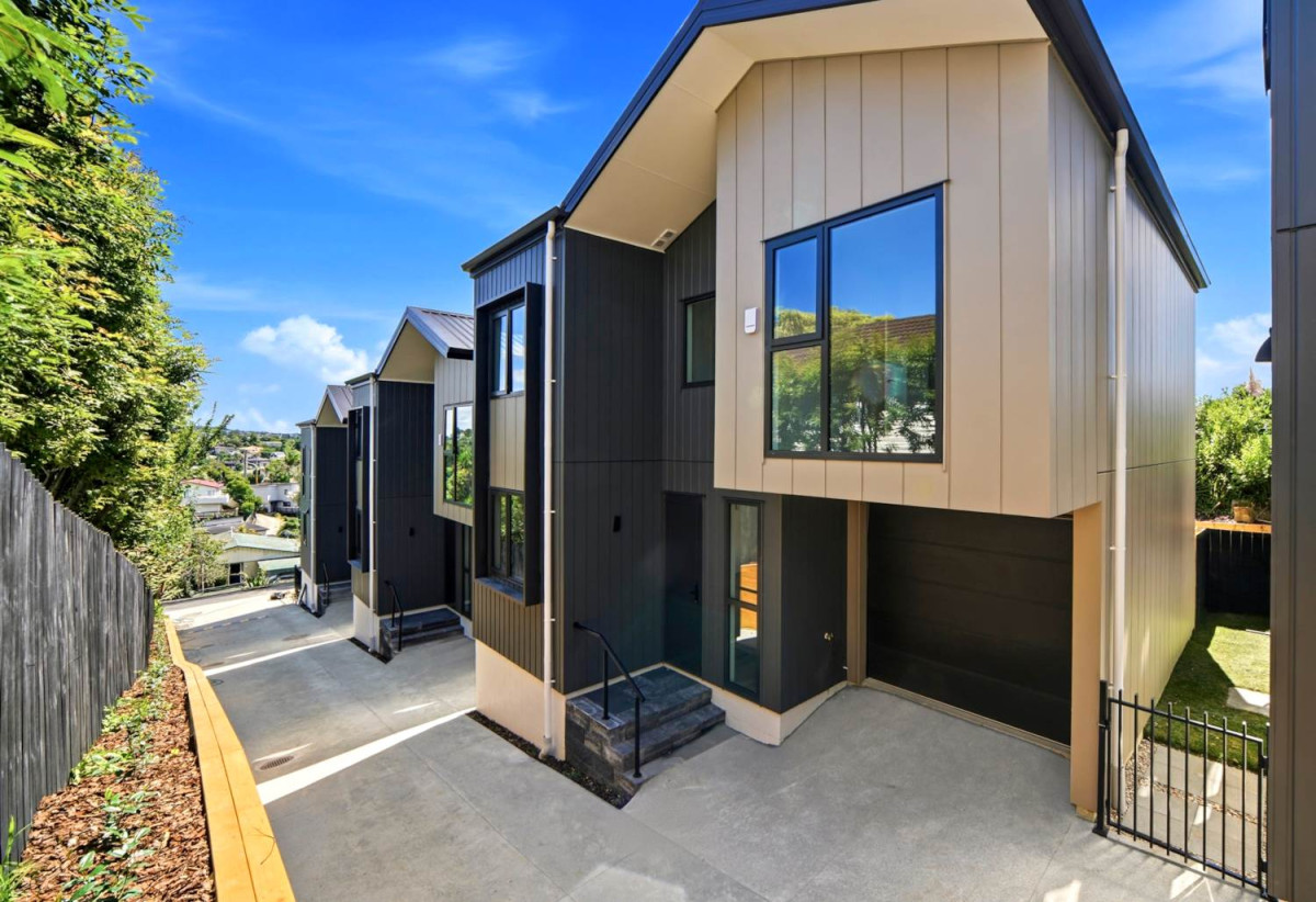 Rangitoto College zone, Brandnew standalone 4 beds 2.5 baths home with garage, Walk to Rothesay Bay Shops, Close to Browns Bay Centre & Beaches, Easy Access to Albany Mega Centre and motorway access, 0.6 km to Browns Bay School, 584E Beach Road, Rothesay Bay, Auckland