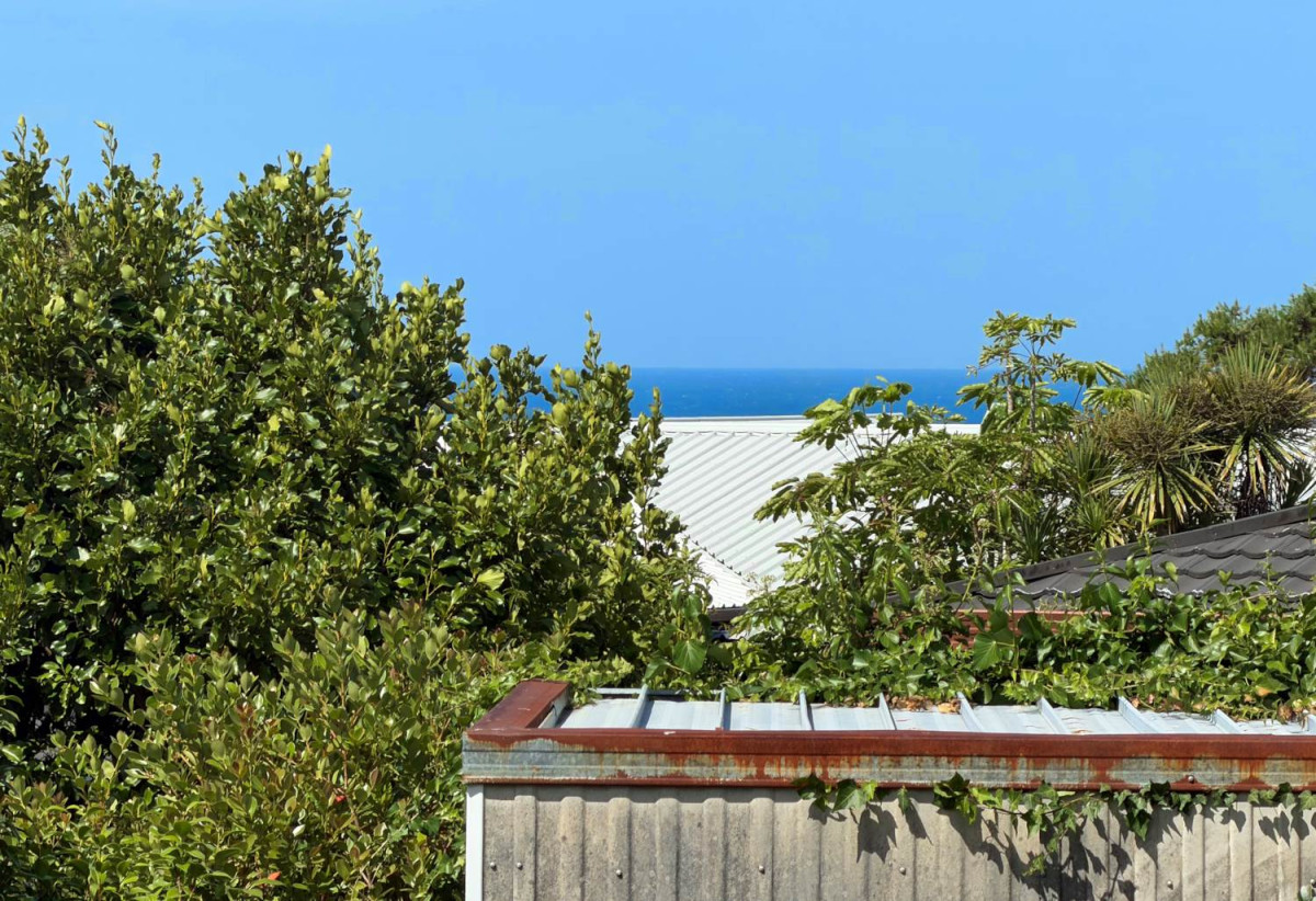 Rangitoto College zone, Brandnew standalone 4 beds 2.5 baths home with garage, Walk to Rothesay Bay Shops, Close to Browns Bay Centre & Beaches, Easy Access to Albany Mega Centre and motorway access, 0.6 km to Browns Bay School, 584E Beach Road, Rothesay Bay, Auckland