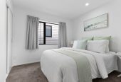 Standalone 4 beds (2 ensuites) 3.5 ths home with garage, 1 ensuite ground floor, with Royal Oak Mall, Supermarkets, and Dressmart just moments away. minutes to motorway access, walks to schools, 0.4 km to Royal Oak Intermediate School, 0.5 km to Onehunga High School, 0.8 km to Royal Oak School, 10C Trafalgar Street, Onehunga, Auckland