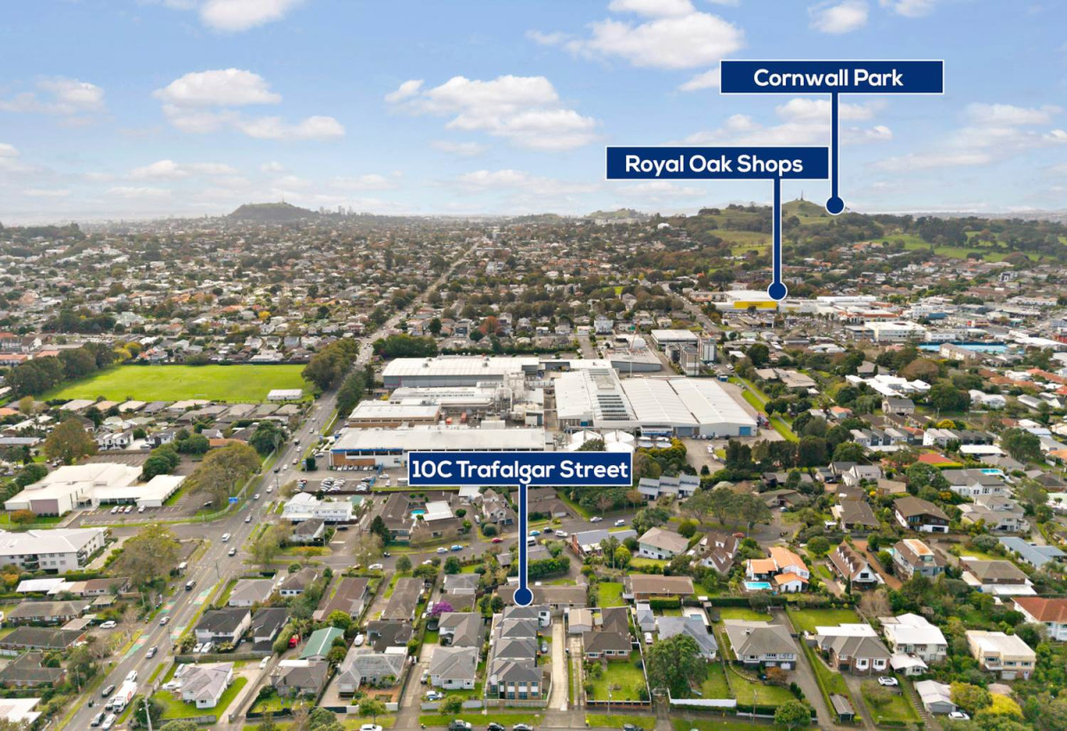 Standalone 4 beds (2 ensuites) 3.5 ths home with garage, 1 ensuite ground floor, with Royal Oak Mall, Supermarkets, and Dressmart just moments away. minutes to motorway access, walks to schools, 0.4 km to Royal Oak Intermediate School, 0.5 km to Onehunga High School, 0.8 km to Royal Oak School, 10C Trafalgar Street, Onehunga, Auckland