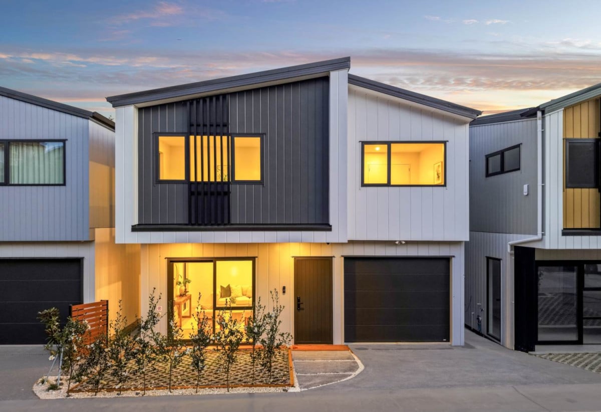 Brandnew standalone 4 beds 2.5 baths home with garage, moments from top schools, coastal walkways, parks, ferry transport, and local amenities, motorway access, 0.8 km to Hobsonville Point Secondary School, 0.9 km to Scott Point School, 2/28 Brickworks Bay Road, Hobsonvil, Auckland