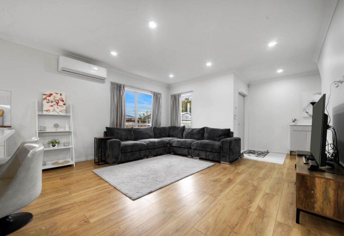 6 beds 3 baths house with double garage on 358m2 section, 1 bed 1 bath ground floor, minutes to Papakura town centre, schools, motorway access, 0.1 km to Papakura Intermediate, 0.5 km to Kelvin Road School and Papakura High School, 38B Laurie Avenue, Papakura, Auckland