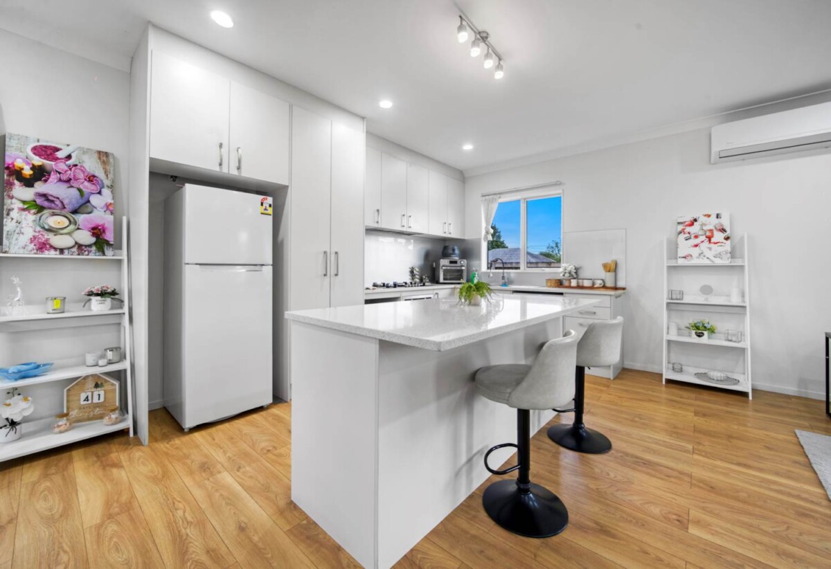 6 beds 3 baths house with double garage on 358m2 section, 1 bed 1 bath ground floor, minutes to Papakura town centre, schools, motorway access, 0.1 km to Papakura Intermediate, 0.5 km to Kelvin Road School and Papakura High School, 38B Laurie Avenue, Papakura, Auckland