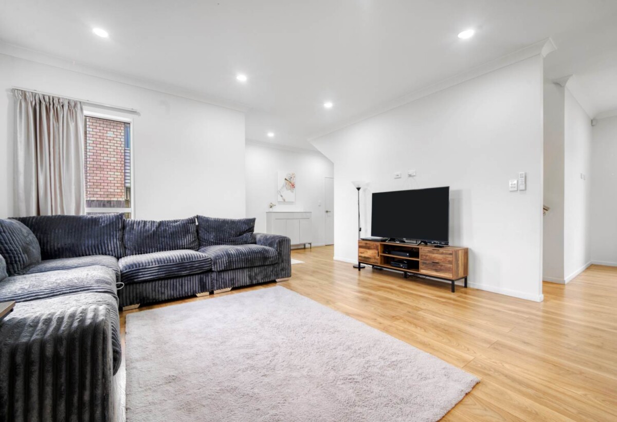 6 beds 3 baths house with double garage on 358m2 section, 1 bed 1 bath ground floor, minutes to Papakura town centre, schools, motorway access, 0.1 km to Papakura Intermediate, 0.5 km to Kelvin Road School and Papakura High School, 38B Laurie Avenue, Papakura, Auckland