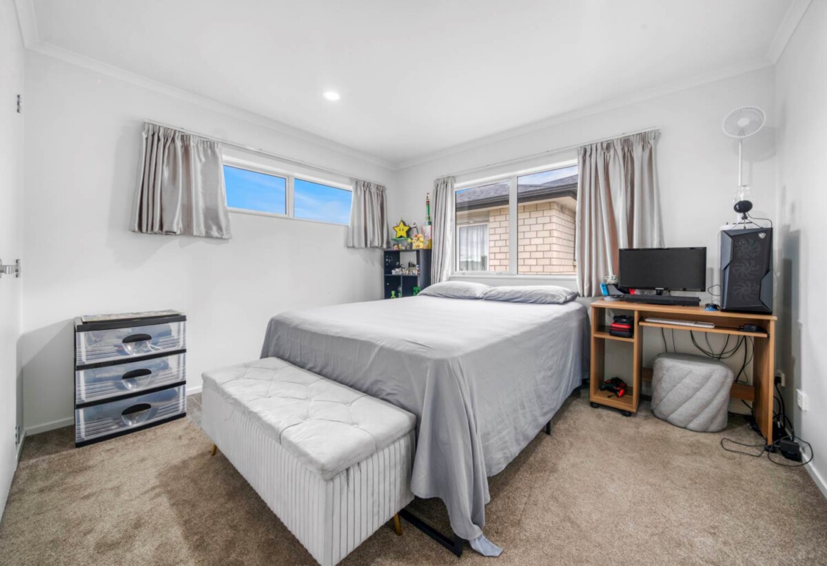 6 beds 3 baths house with double garage on 358m2 section, 1 bed 1 bath ground floor, minutes to Papakura town centre, schools, motorway access, 0.1 km to Papakura Intermediate, 0.5 km to Kelvin Road School and Papakura High School, 38B Laurie Avenue, Papakura, Auckland