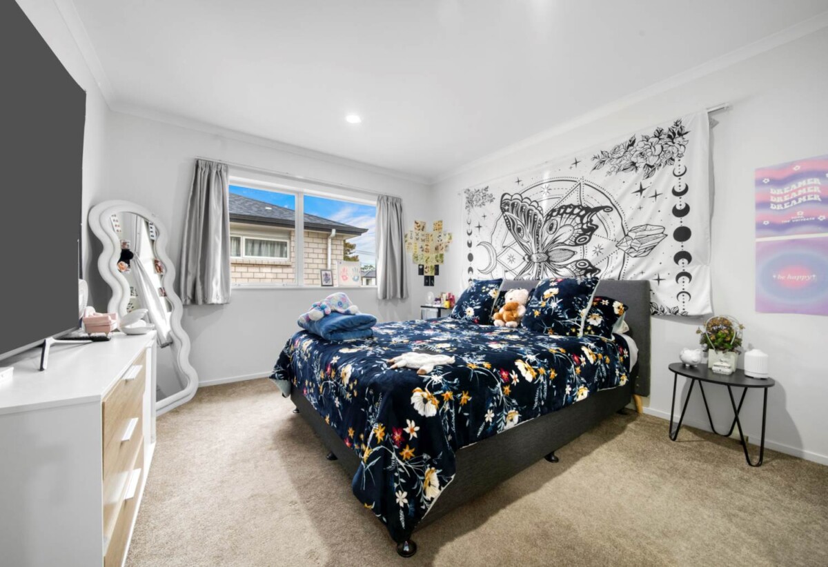 6 beds 3 baths house with double garage on 358m2 section, 1 bed 1 bath ground floor, minutes to Papakura town centre, schools, motorway access, 0.1 km to Papakura Intermediate, 0.5 km to Kelvin Road School and Papakura High School, 38B Laurie Avenue, Papakura, Auckland