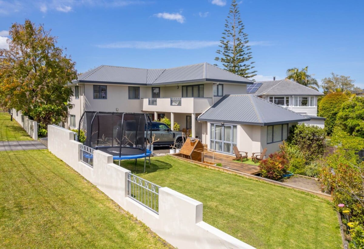 243m2 4 beds 2.5 baths house with double garage on 500m2 section, close to schools, reserves, shops, supermarket, golf club, easy motorway access, 0.7 km to Halsey Drive School, 1.4 km to Lynfield College, 38A James Tyler Crescent, Lynfield, Auckland