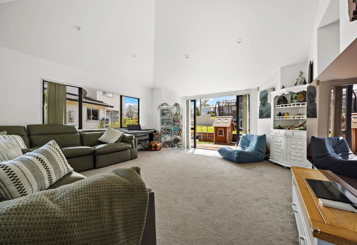 243m2 4 beds 2.5 baths house with double garage on 500m2 section, close to schools, reserves, shops, supermarket, golf club, easy motorway access, 0.7 km to Halsey Drive School, 1.4 km to Lynfield College, 38A James Tyler Crescent, Lynfield, Auckland