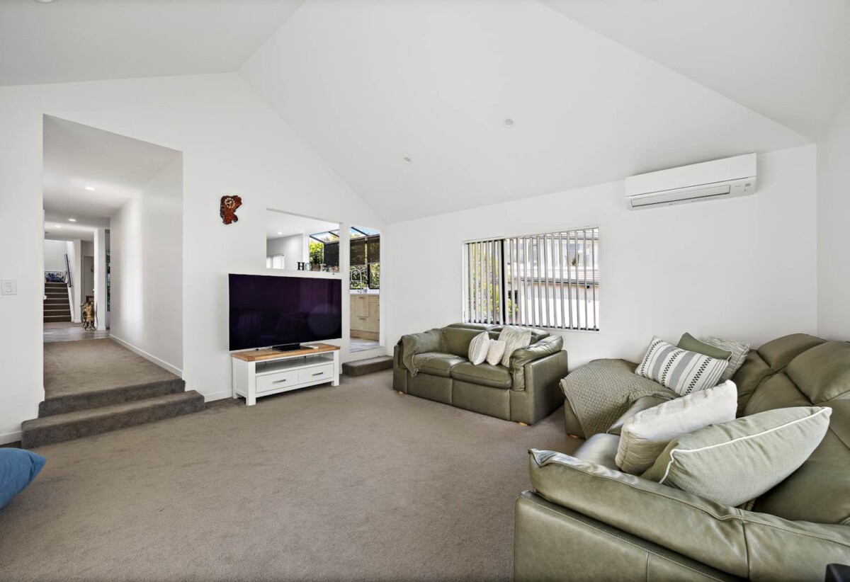243m2 4 beds 2.5 baths house with double garage on 500m2 section, close to schools, reserves, shops, supermarket, golf club, easy motorway access, 0.7 km to Halsey Drive School, 1.4 km to Lynfield College, 38A James Tyler Crescent, Lynfield, Auckland