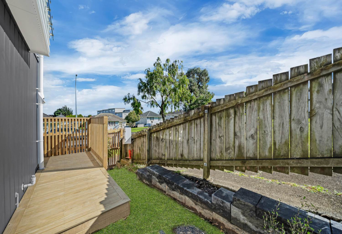 3 beds 3.5 baths home with garage and 1 bed granny, Walk to schools, supermarkets, cafes, and parks, 0.5 km to Tamaki College, 0.6 km to Glen Taylor School, Lot 1/50 Farringdon Street, Glen Innes, Auckland