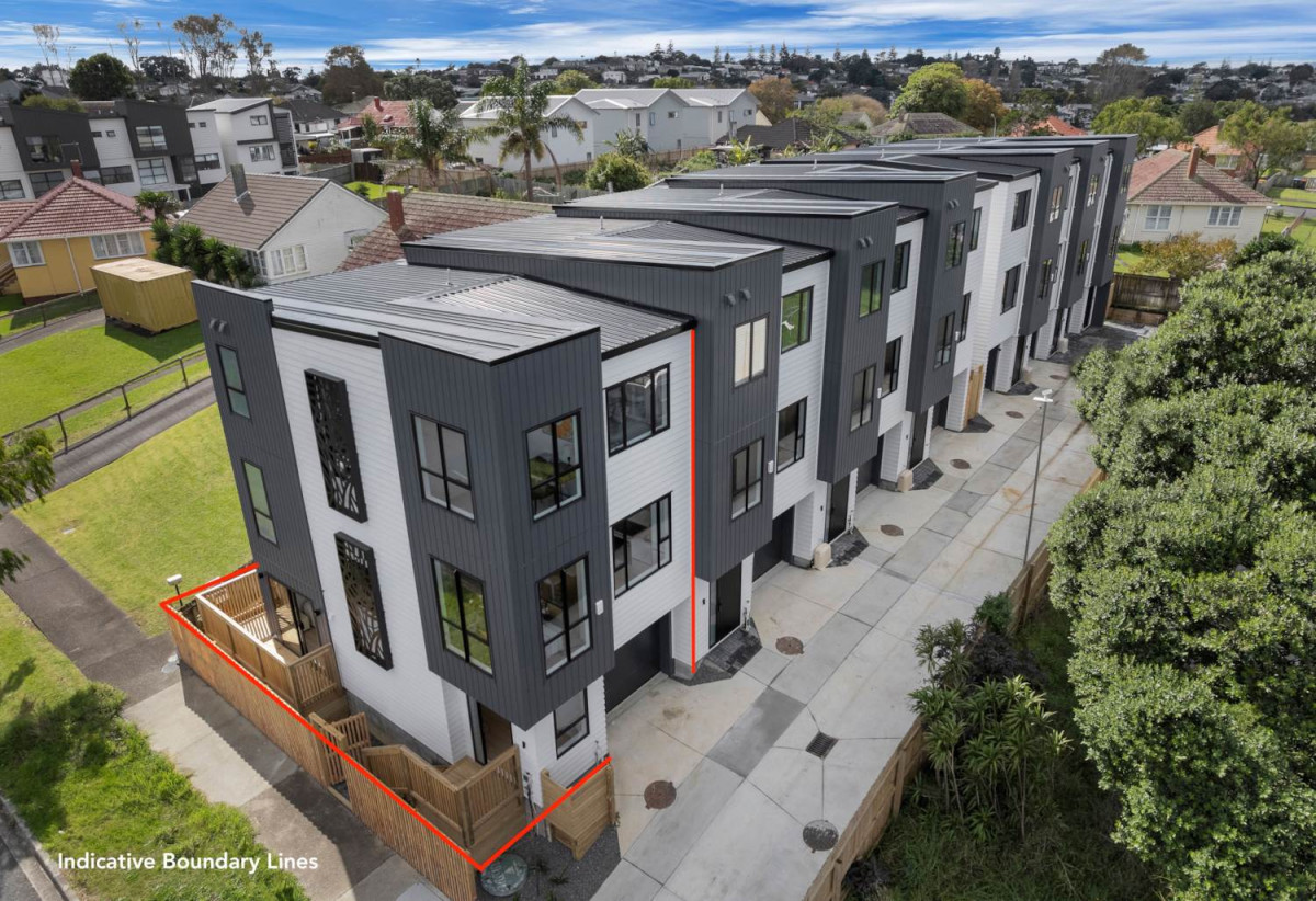 3 beds 3.5 baths home with garage and 1 bed granny, Walk to schools, supermarkets, cafes, and parks, 0.5 km to Tamaki College, 0.6 km to Glen Taylor School, Lot 1/50 Farringdon Street, Glen Innes, Auckland