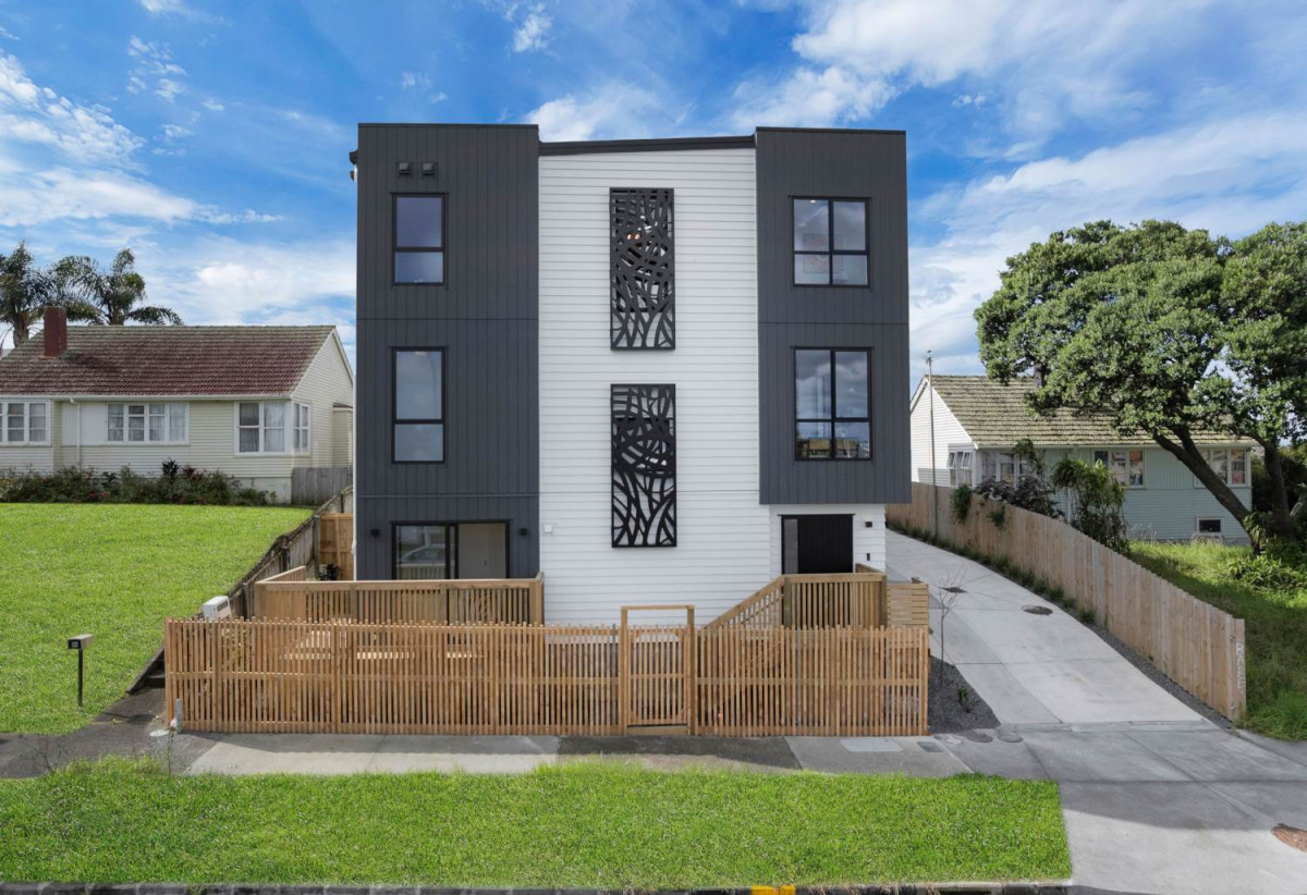 3 beds 3.5 baths home with garage and 1 bed granny, Walk to schools, supermarkets, cafes, and parks, 0.5 km to Tamaki College, 0.6 km to Glen Taylor School, Lot 1/50 Farringdon Street, Glen Innes, Auckland
