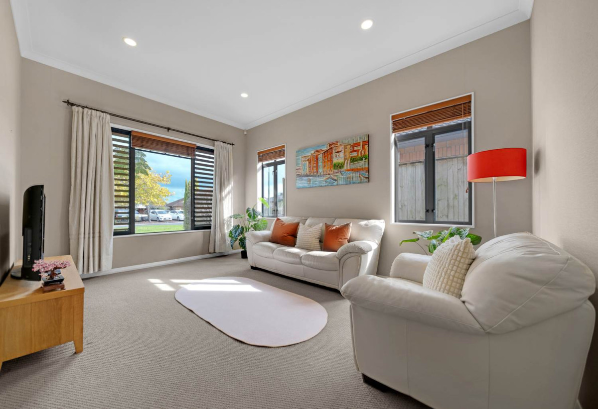Vendors Have Bought…Must Sell!, 4 beds 3 baths house with double garage on 352m2 section, minutes to Botany Downs shopping centre and Ormiston shopping centre, parks, schools, within walking distance to a primary school and zoned for sought-after schools including Baverstock Oaks School, Mission Heights Junior College, and Ormiston Senior College, 11 Gordal Place, Flat Bush, Auckland