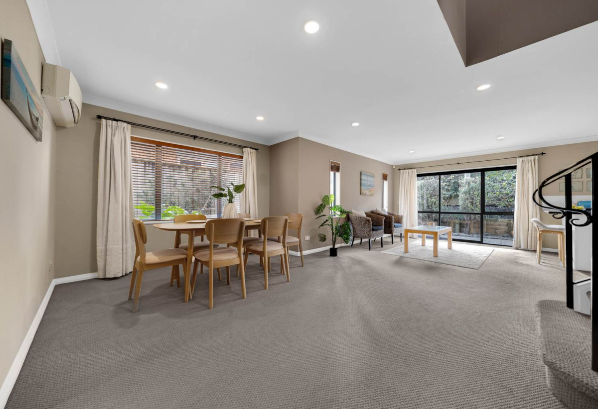 Vendors Have Bought…Must Sell!, 4 beds 3 baths house with double garage on 352m2 section, minutes to Botany Downs shopping centre and Ormiston shopping centre, parks, schools, within walking distance to a primary school and zoned for sought-after schools including Baverstock Oaks School, Mission Heights Junior College, and Ormiston Senior College, 11 Gordal Place, Flat Bush, Auckland
