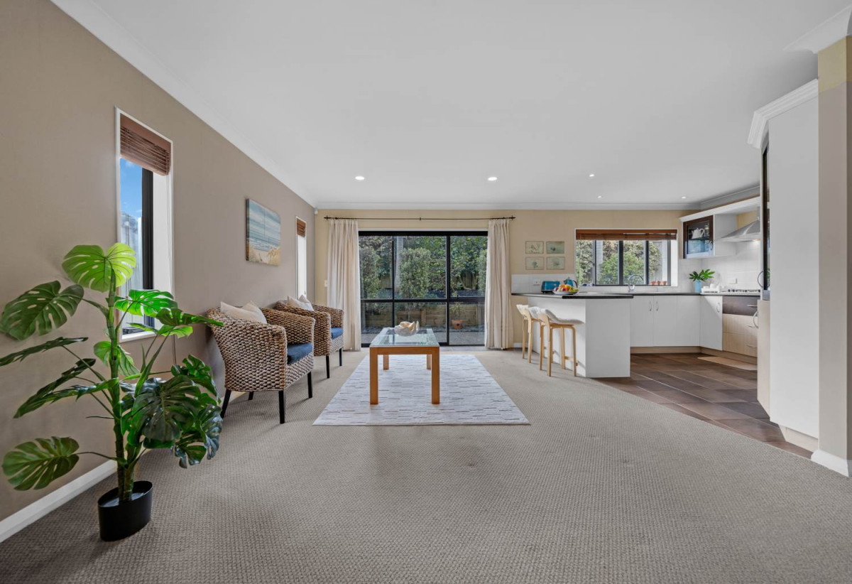 Vendors Have Bought…Must Sell!, 4 beds 3 baths house with double garage on 352m2 section, minutes to Botany Downs shopping centre and Ormiston shopping centre, parks, schools, within walking distance to a primary school and zoned for sought-after schools including Baverstock Oaks School, Mission Heights Junior College, and Ormiston Senior College, 11 Gordal Place, Flat Bush, Auckland