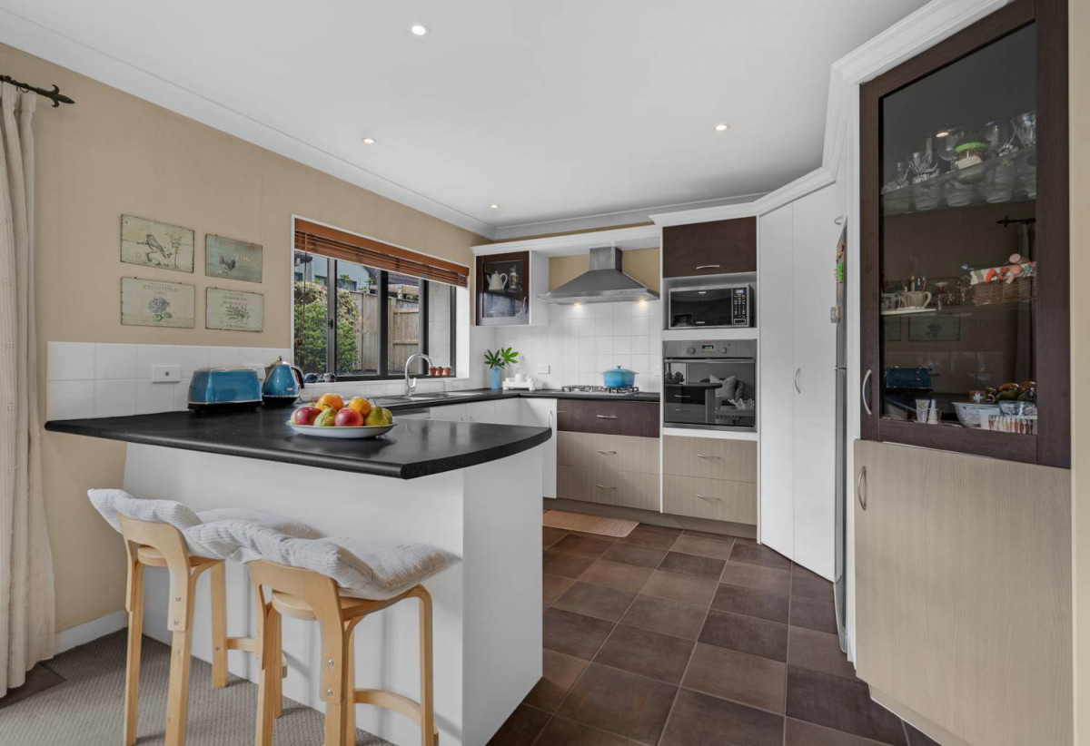 Vendors Have Bought…Must Sell!, 4 beds 3 baths house with double garage on 352m2 section, minutes to Botany Downs shopping centre and Ormiston shopping centre, parks, schools, within walking distance to a primary school and zoned for sought-after schools including Baverstock Oaks School, Mission Heights Junior College, and Ormiston Senior College, 11 Gordal Place, Flat Bush, Auckland